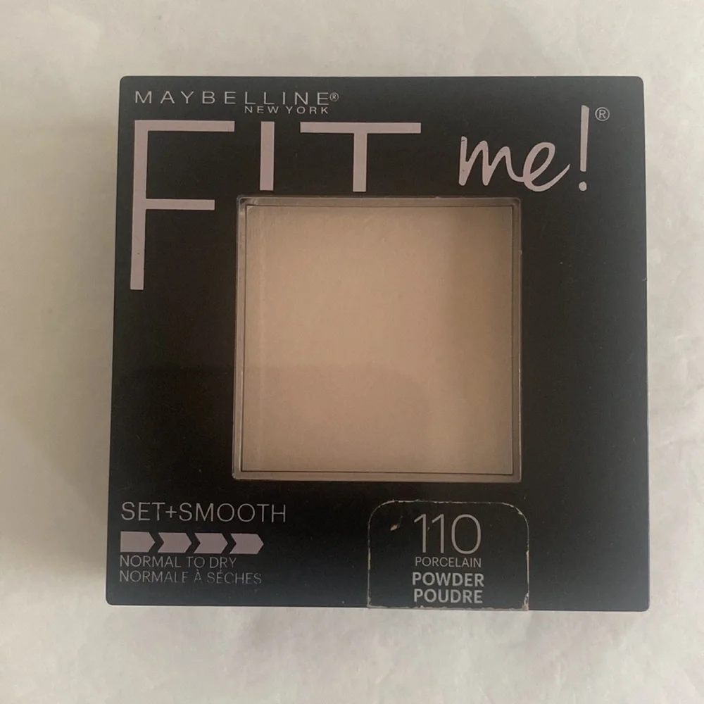 MAYBELLINE Fit Me Matte + Poreless Powder in 100 Porcelain 0.29oz